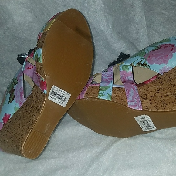 🌺DAMAGED❗️❗️ SELLING AS IS❗️ NICOLE LEE BLING FLORAL WEDGES🌺 - Picture 6 of 8
